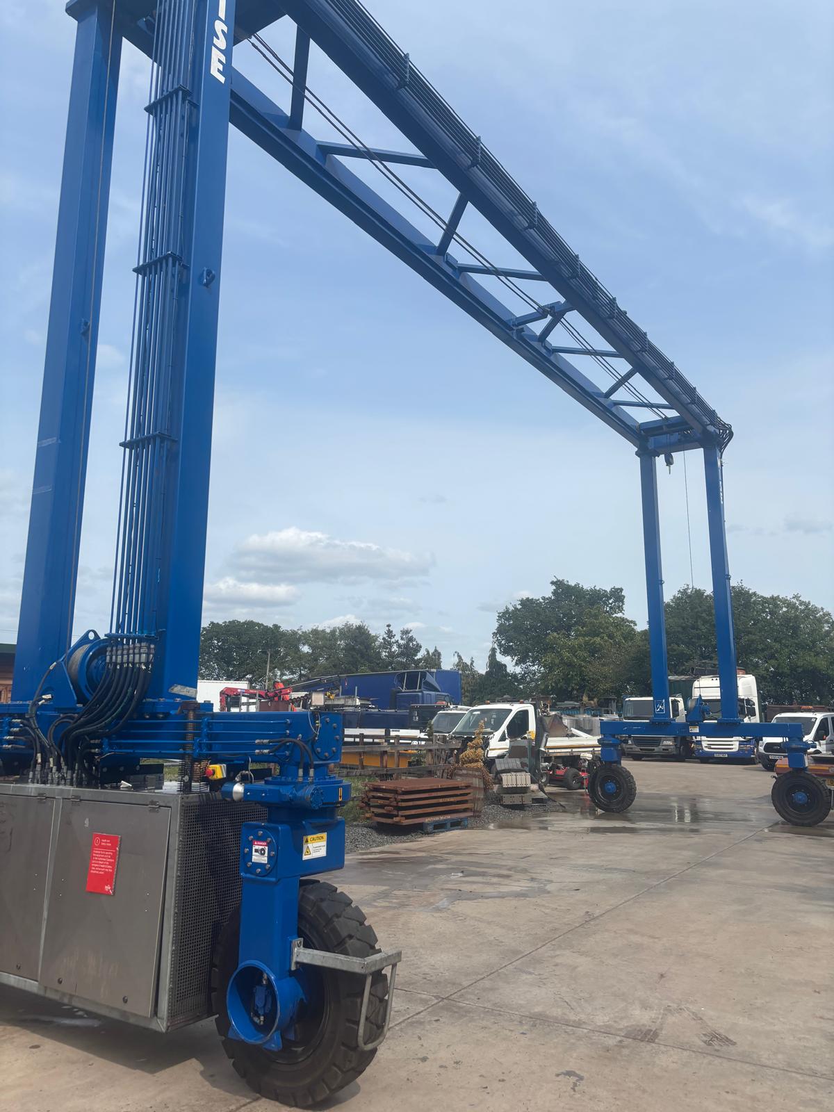 2 x 2.5 Ton Winches