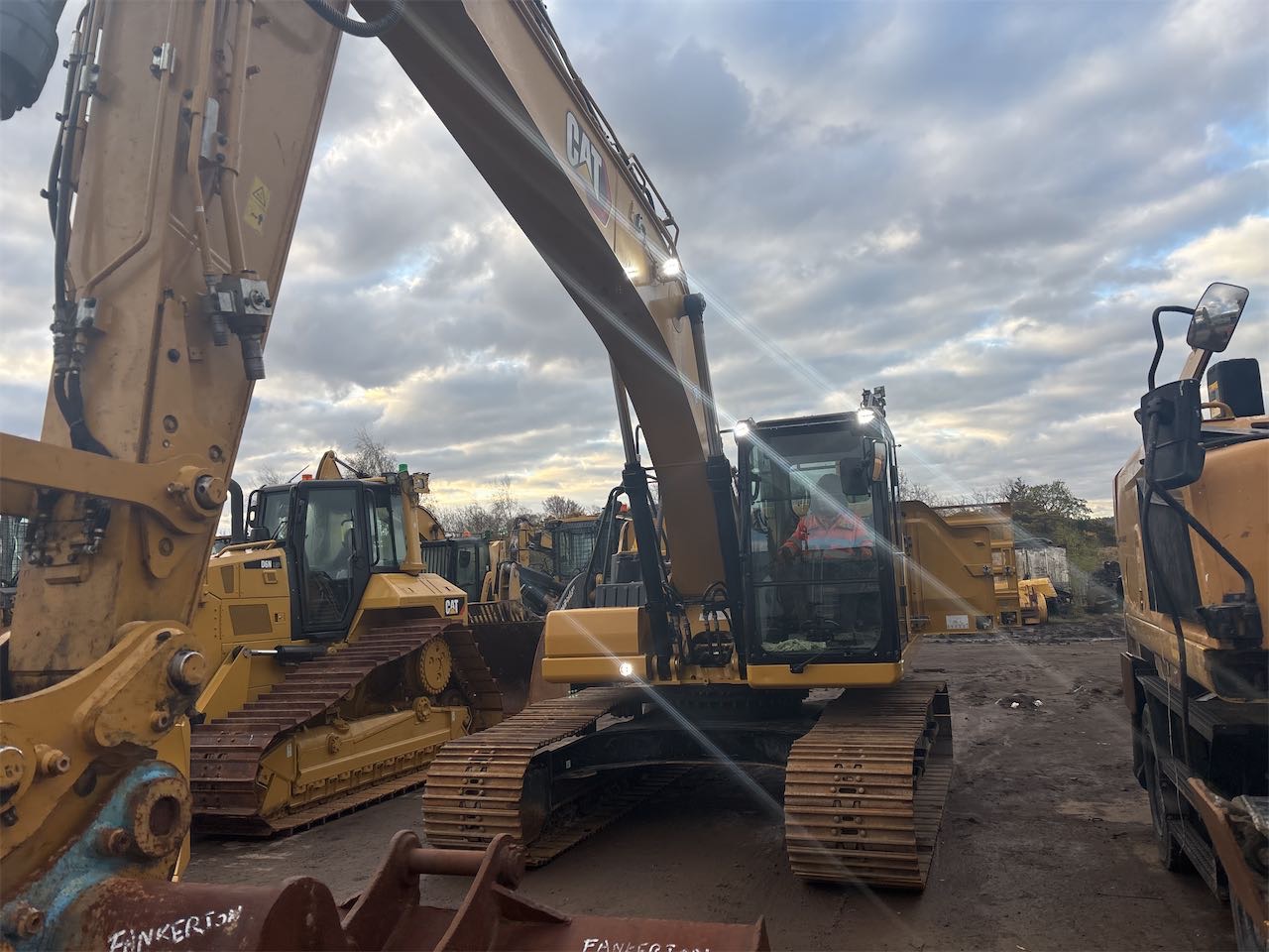 2024 Caterpillar 320 HSR 2D
