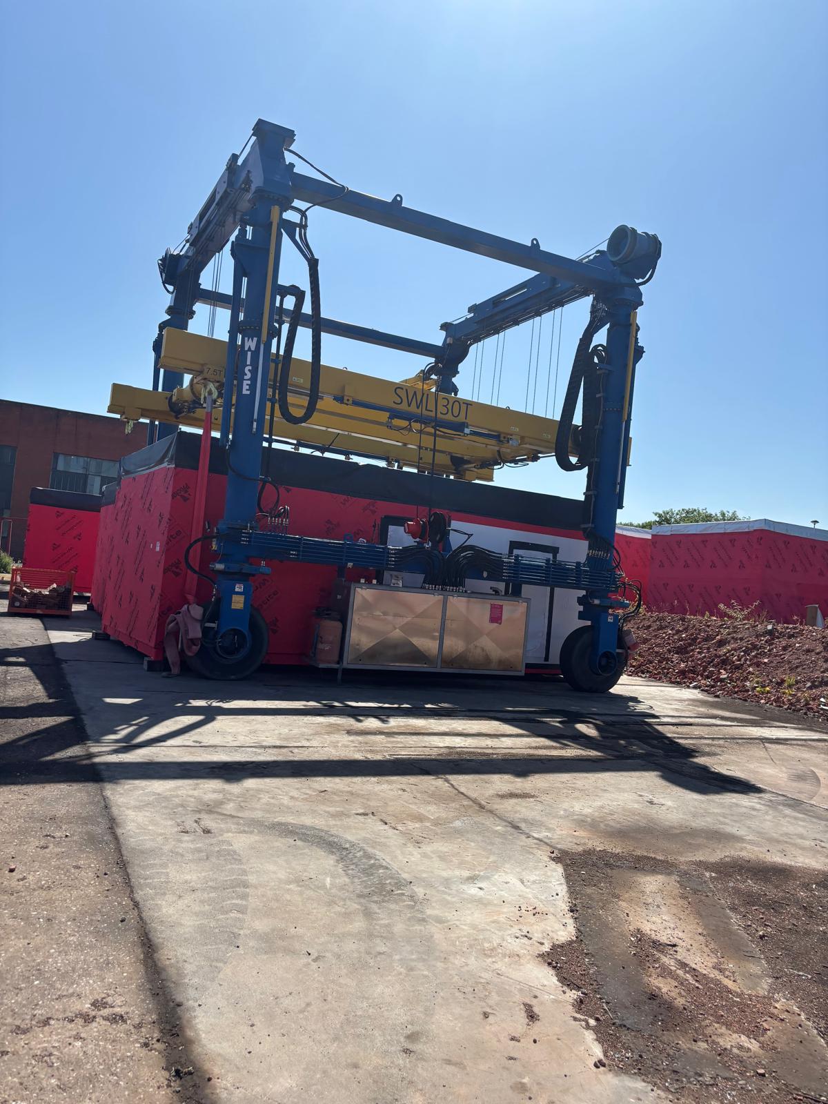 Straddle Carriers